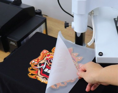 Màng pet in chuyển nhiệt - giải pháp lý tưởng trong in áo tối màu