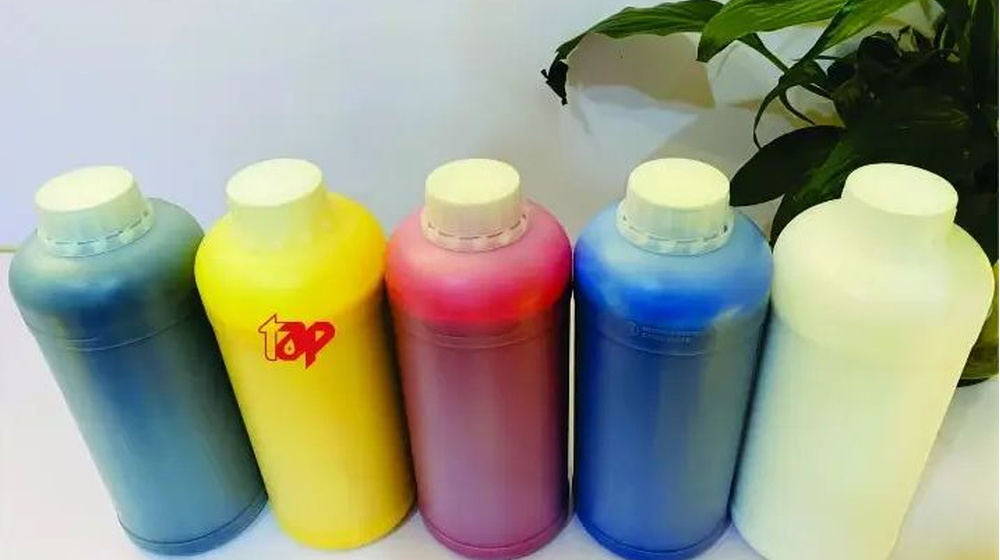 Mực in PET chuyển nhiệt là gì? Ưu điểm và ứng dụng phổ biến