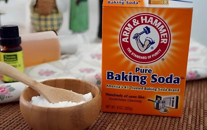 Cách tẩy mực in chuyển nhiệt trên áo bằng baking soda kết hợp oxy già