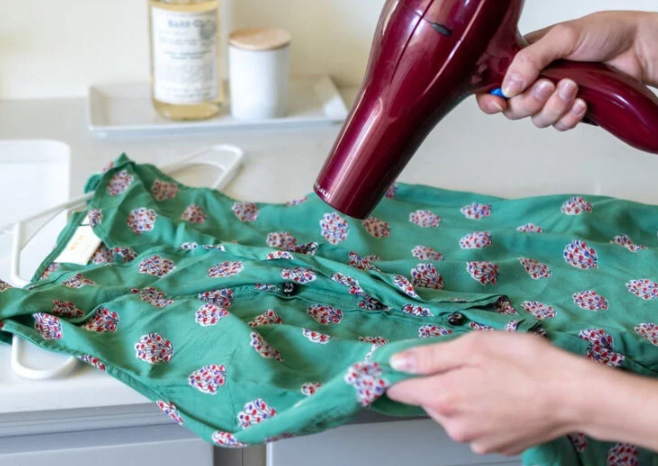 Cách tẩy mực in chuyển nhiệt trên áo bằng máy sấy tóc