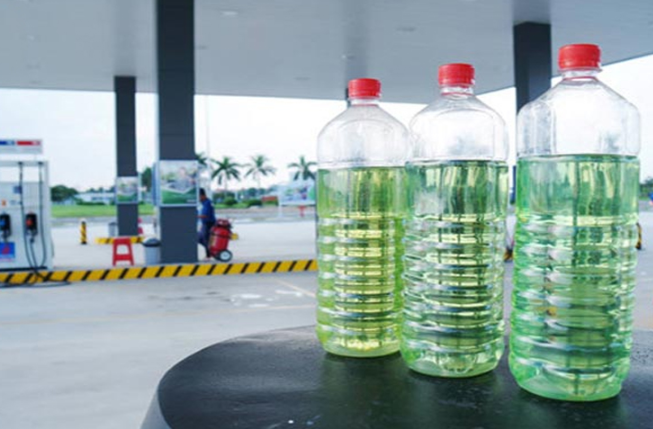 Cách tẩy mực in chuyển nhiệt trên áo bằng hỗn hợp xăng thơm + bột giặt