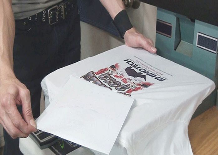 ép thử hình in từ giấy in chuyển nhiệt lên chất liệu