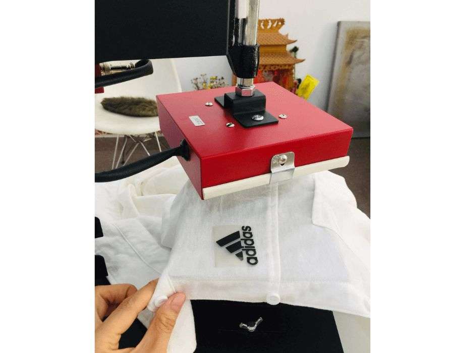 Máy ép nhiệt logo phù hợp cho xưởng in áo đồng phục và cửa hàng quảng cáo
